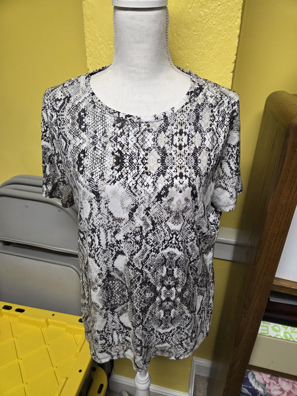 INC International Concept Women’s Snake Print Short Sleeve Top - Black & White